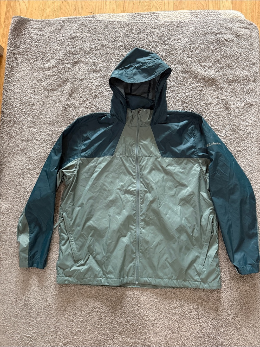 Columbia Two-Tone Teal Hooded Rain Jacket